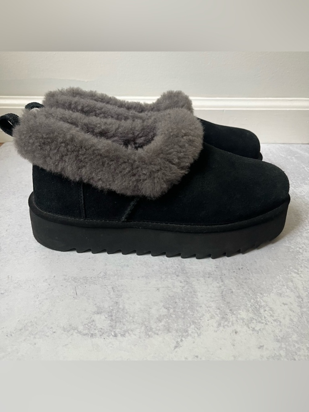 UGG Nita Sherling Platform Slip On Shoes Black 9 Plush